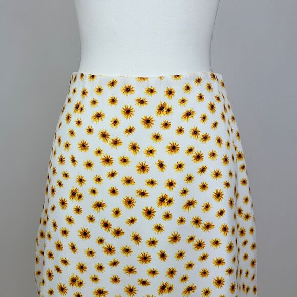 WeWoreWhat Satin Mini Slip Skirt Ditsy Floral Daisies White Revolve XS NWT - Picture 5 of 11